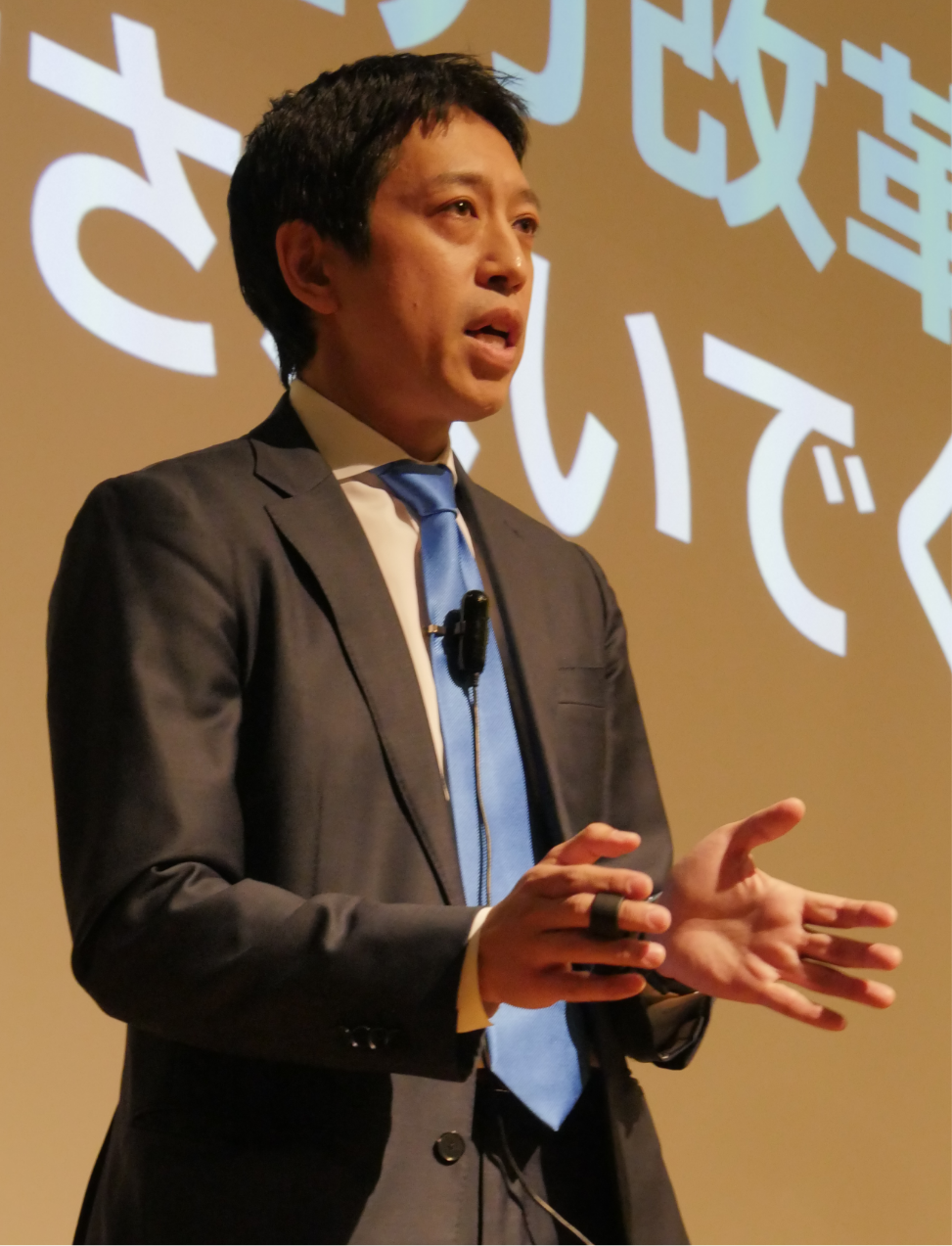 株式会社クロスリバー代表取締役社長 越川 慎司